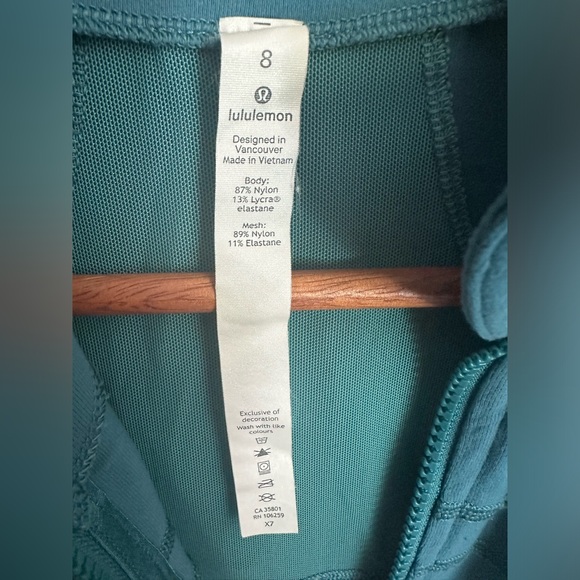 Lululemon size 8 define jacket. EUC - Picture 5 of 5